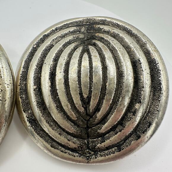 Jeff Lieb vintage massive silver tone scalloped discs statement clip on earrings - Picture 2 of 7